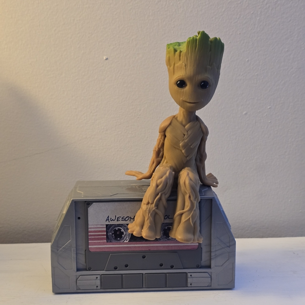 Marvel Guardians of the Galaxy Vol 2 Dancing Groot Speaker Boombox